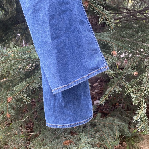 SOFT! Lucky Brand Bootcut Jeans - Picture 14 of 16